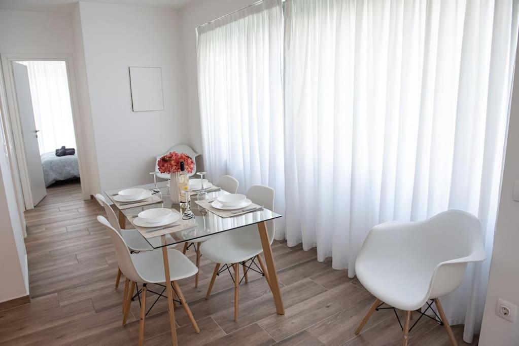 Bright 2br In Palaio Faliro- Apartment