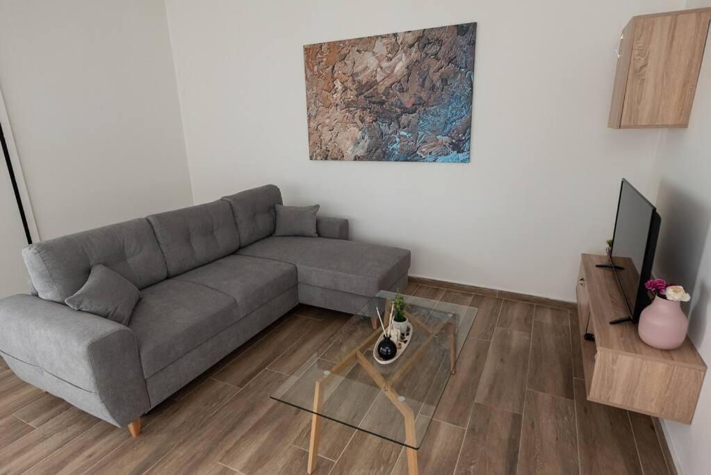 Apartment Bright 2br In Palaio Faliro-