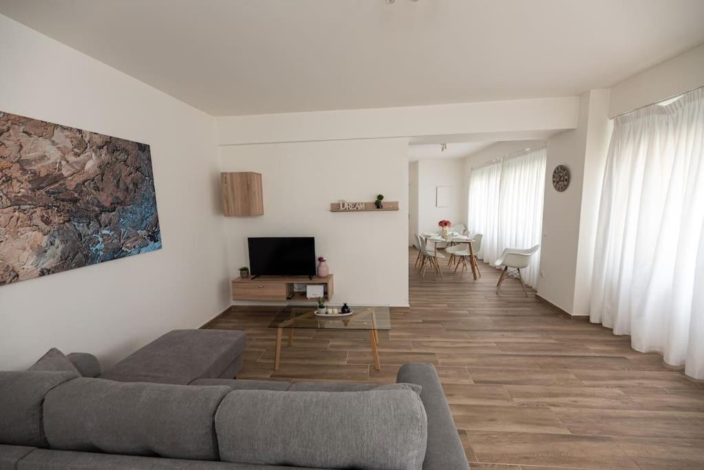 Bright 2br In Palaio Faliro-