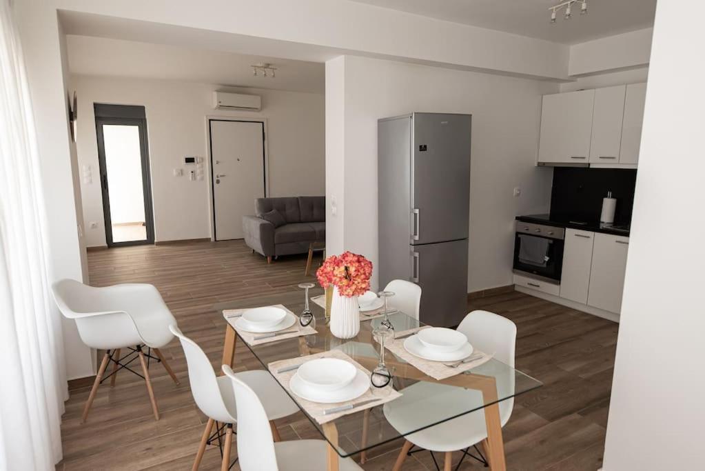 Apartment Bright 2br In Palaio Faliro-