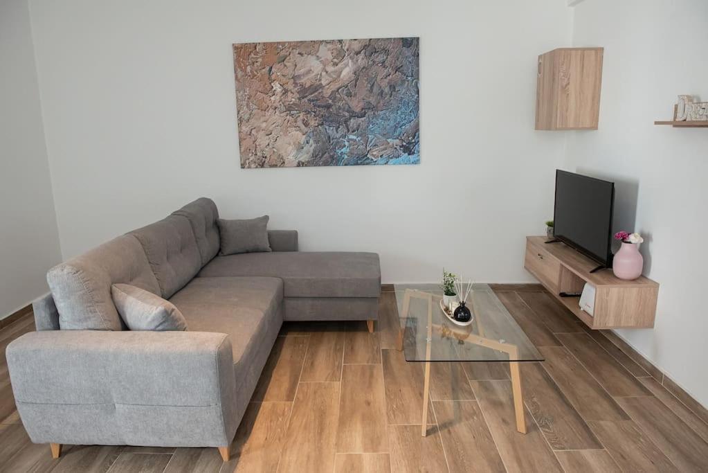 Apartment Bright 2br In Palaio Faliro-